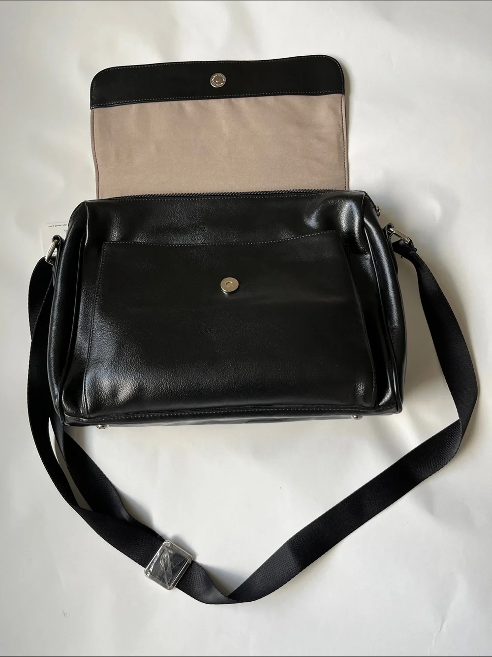 Jill.E Designs. Black Leather Laptop Crossbody Bag